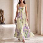Iris —  Vestido Plisado Floral Escote Cuadrado, Colección Verano