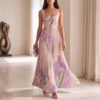 Iris —  Vestido Plisado Floral Escote Cuadrado, Colección Verano