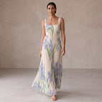 Iris —  Vestido Plisado Floral Escote Cuadrado, Colección Verano